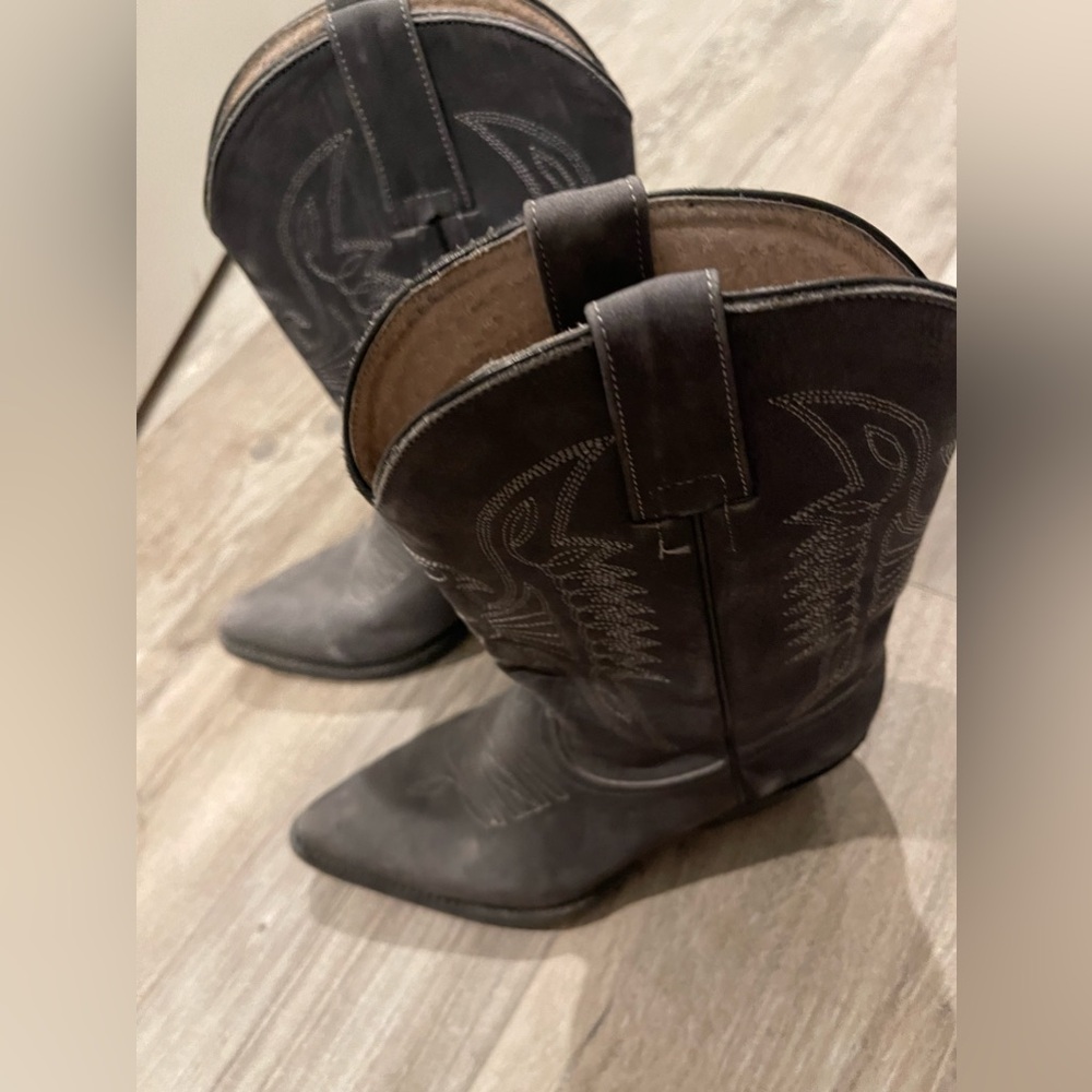 Lightly Used Grey Cowboy Boots size 7.5 but fits like 7